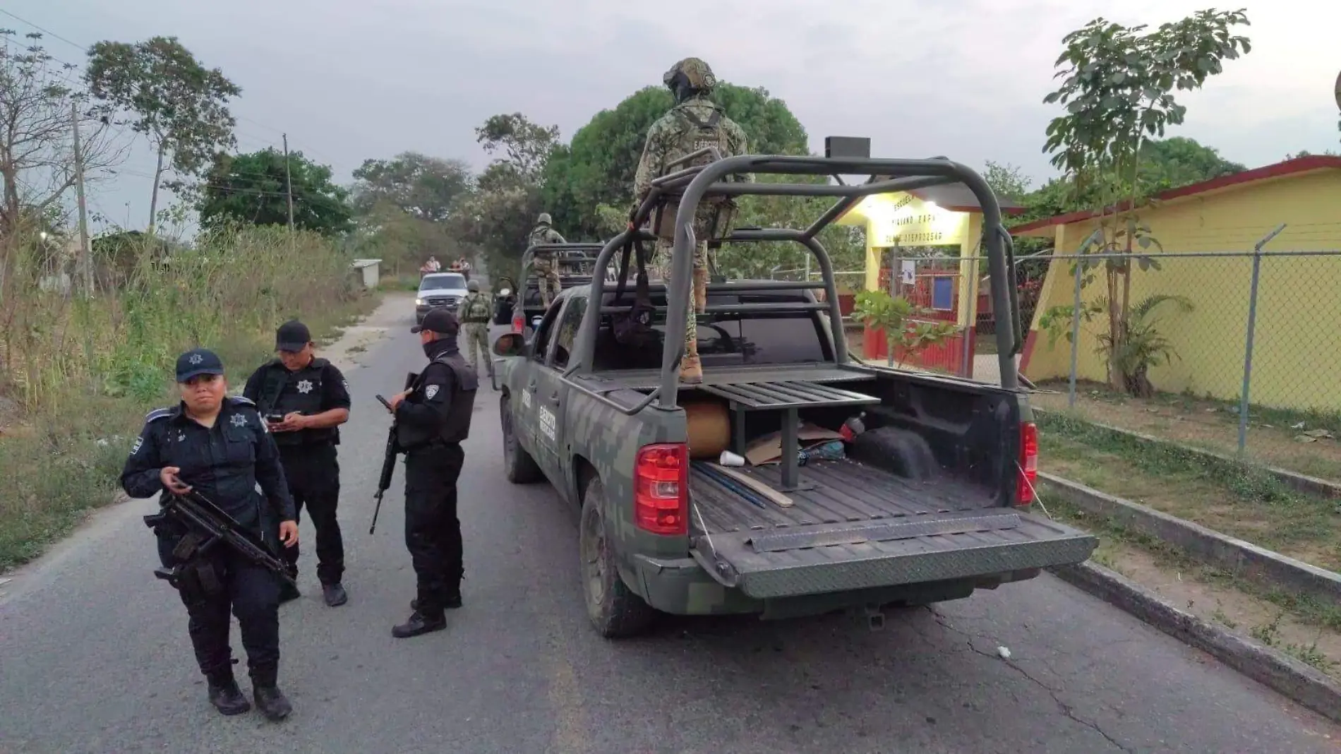 militares y policías